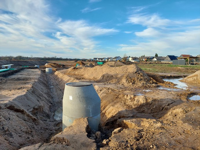 Auf dem Bild sind Kanalarbeiten im Neubaugebiet Falkenäcker /Stangenäckerle