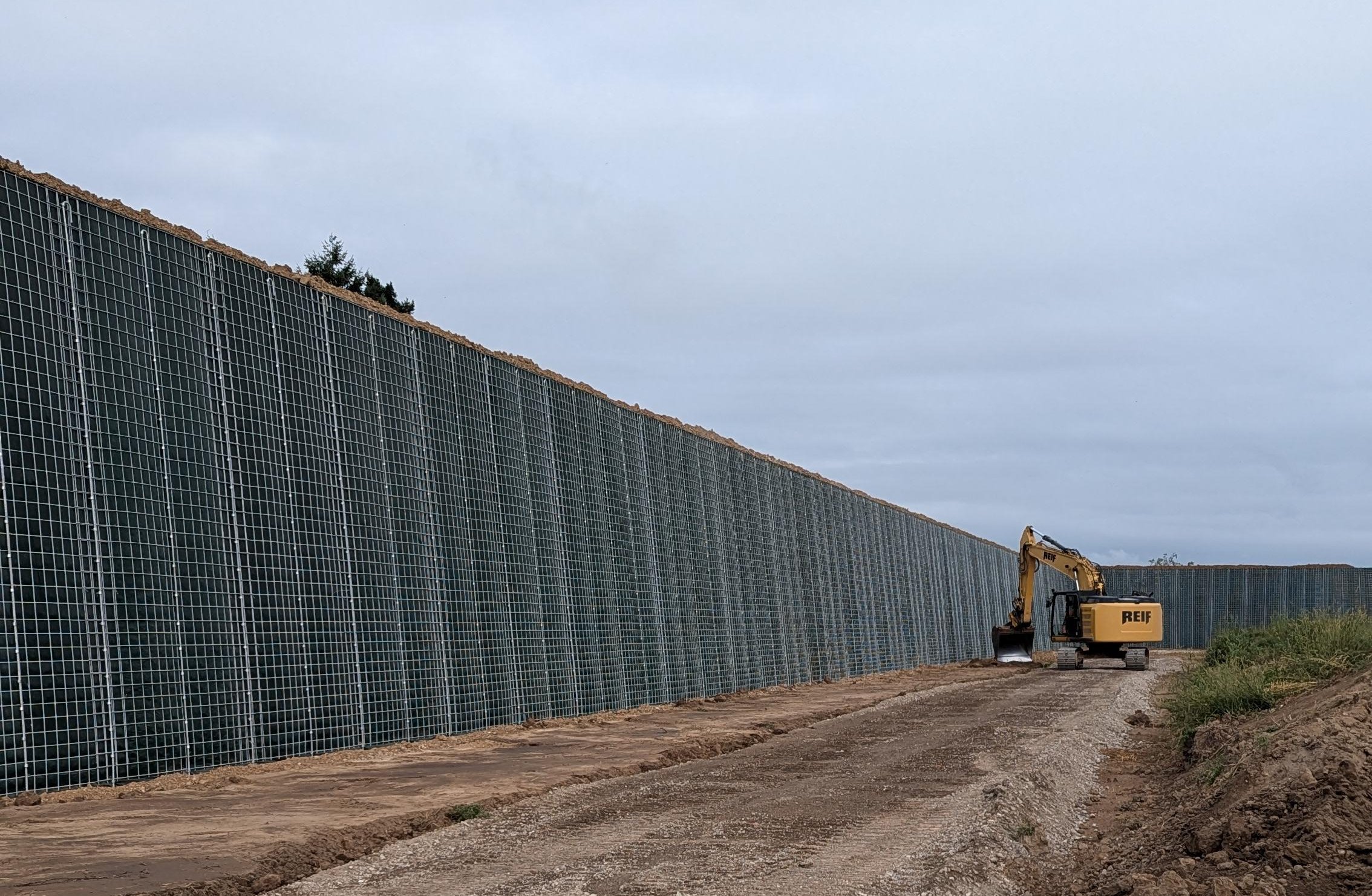 Ausschnitt von der Errichtung der Lärmschutzwand 